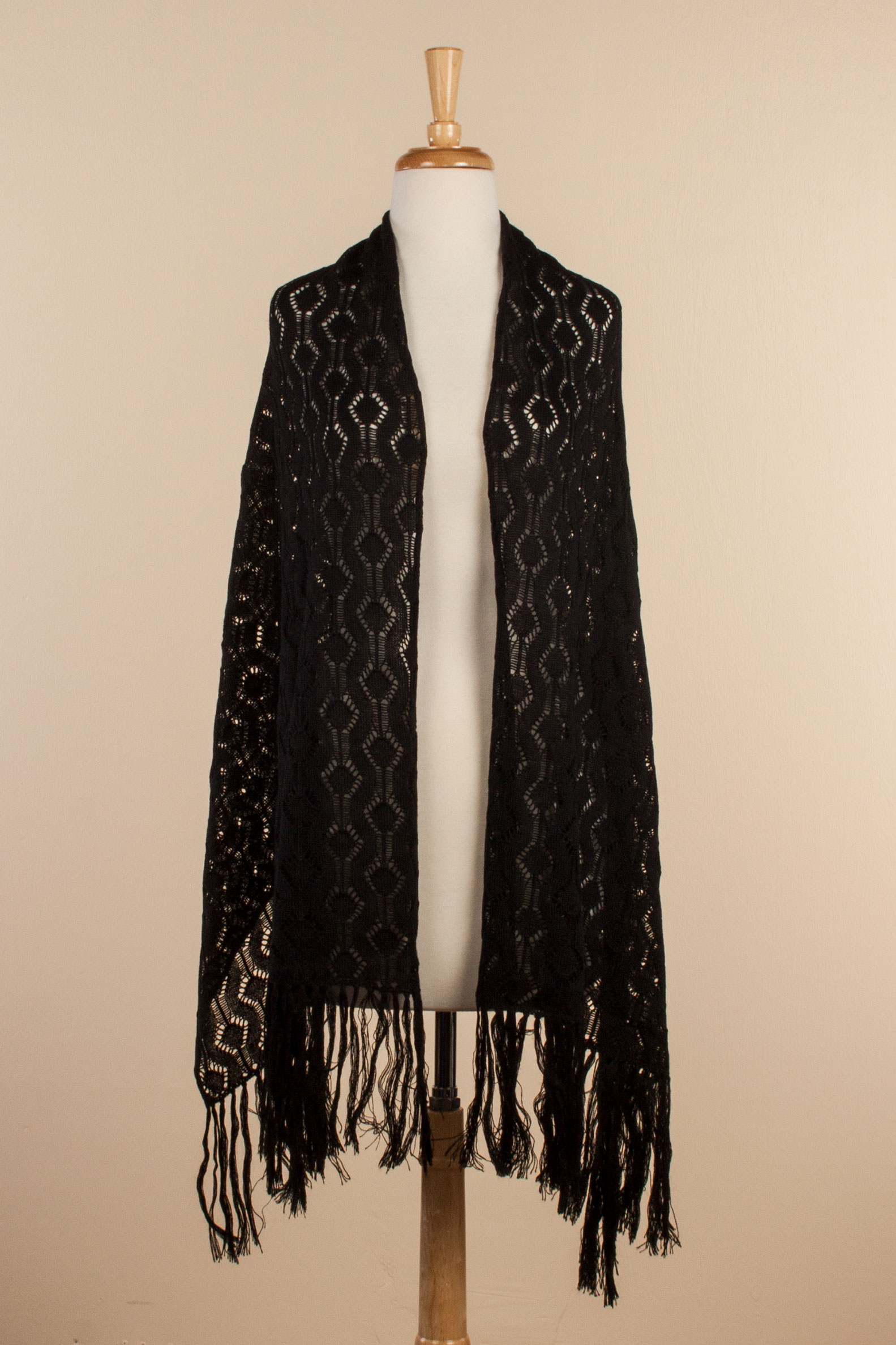 lacamore-shawl-black1