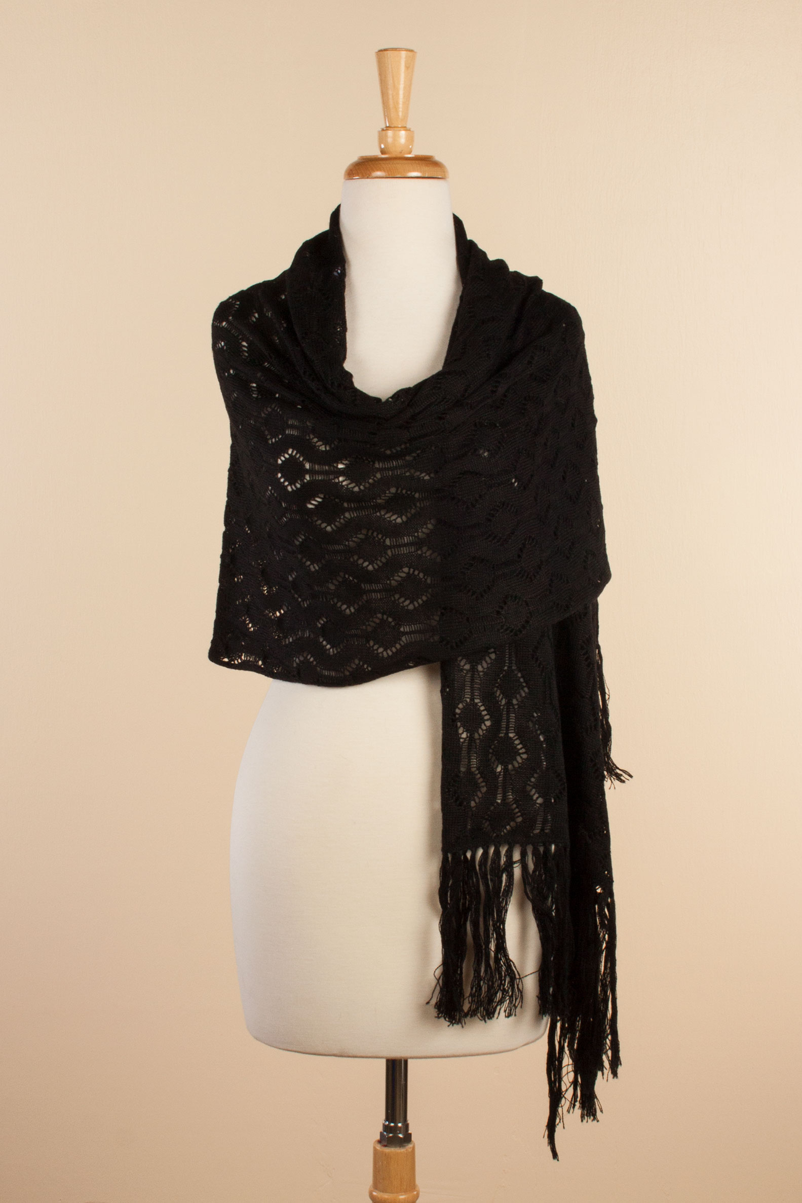 lacamore-shawl-black2